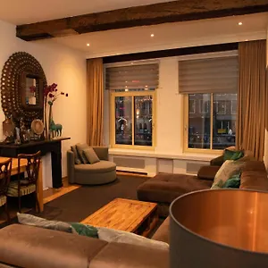 https://red-light-district-apartment-canal-view.amsterdamhotelsnl.com